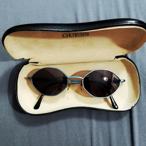 Guess Accessories - EUC Vintage 90’s Guess Hexagon Sunglasses